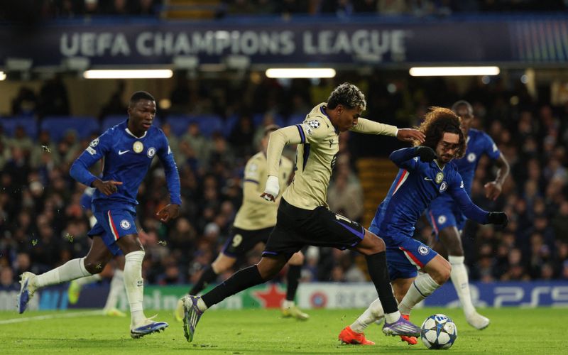 Số người trên sân bóng đá